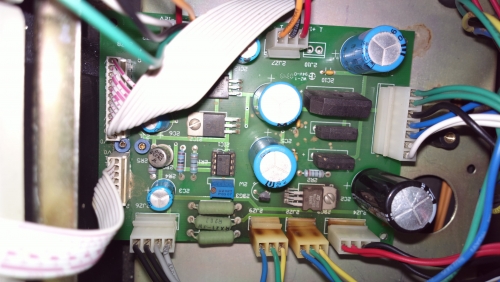 图中，右下角那个电容是管什么的？它下面的那个四针插头是管什么的。这两个地方是否跟钨灯是否亮有关？ ...